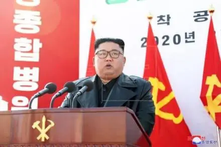 Tras el Rumor de su Muerte, Kim Jong-Un el Líder North-Coreano reaparecer en público y anuncia el  aumento de  la disuasión nuclear